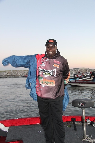 Tommy Robinson bundles up for the FLW Tour Open on Wheeler Lake tournament 2012-09-20