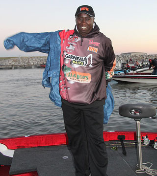 Tommy Robinson bundles up for a chilly day one at Wheeler Lake FLW Tour Open 2012-09-20. Photo by David A. Brown