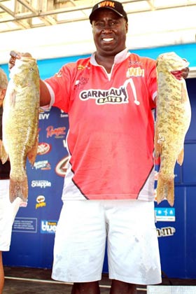 Tommy Robinson FLW Tour Open Detroit River smallmouth bass